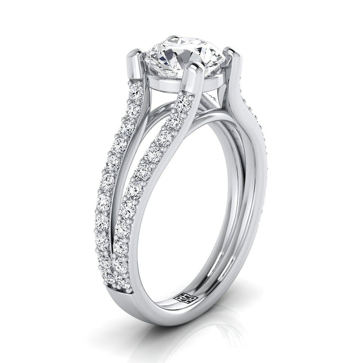 แหวนหมั้นทองคำขาว 18K ประดับไพลินทรงกลมเจียระไนแบบ Brilliant ติดตั้งด้วยก้านแหลมและแยกชั้น