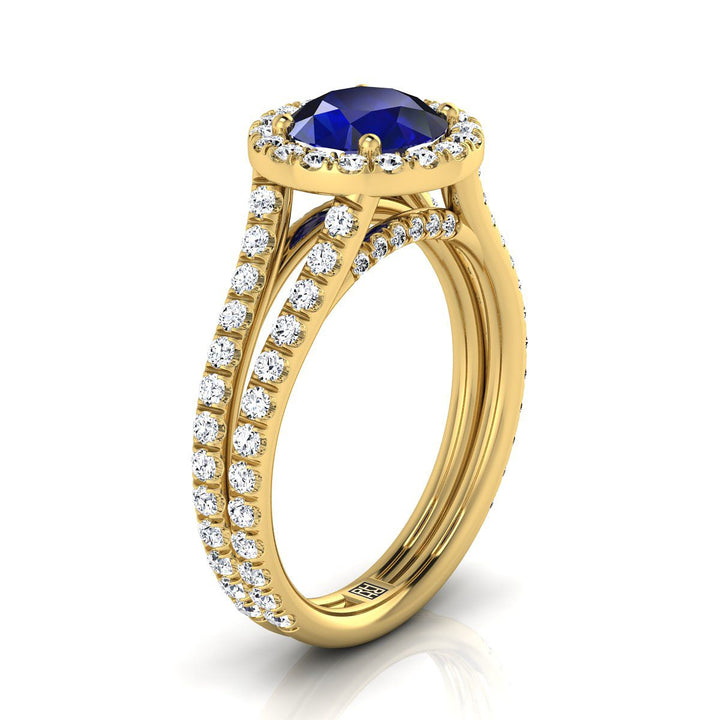 แหวนหมั้นทองคำ 14K สีเหลือง ประดับไพลินทรงกลมเจียระไนแบบ Brilliant พร้อมฮาโลสองแถวเพชร Pavé และแยกชิ้นแหวน น้ำหนักรวม 7/8 กะรัต