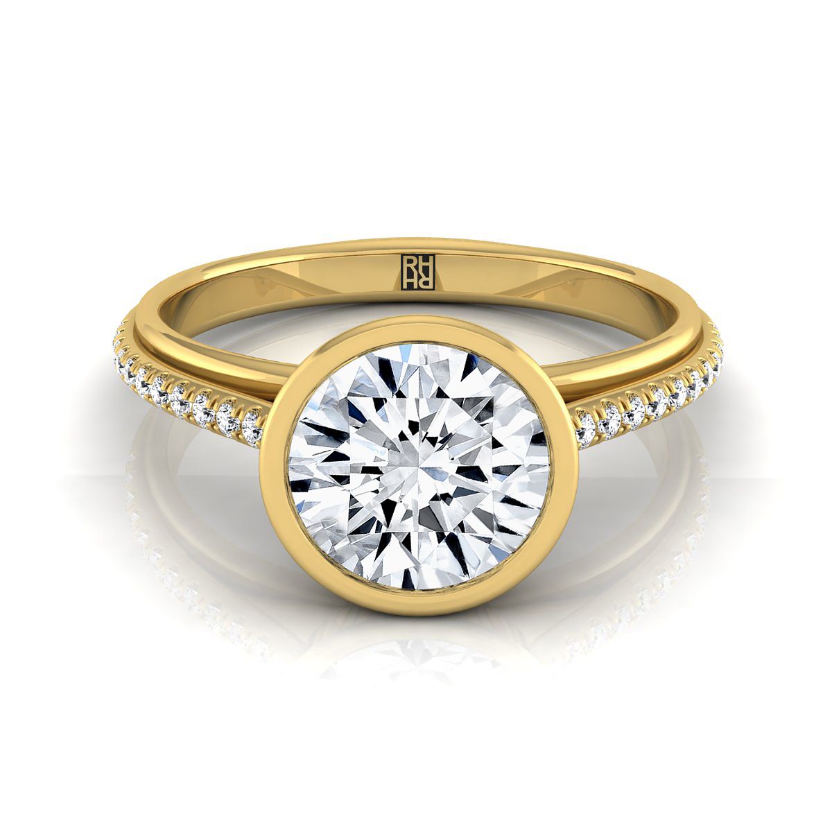 ตัวเรือนแหวนหมั้นเพชร Cappella ทรงกลม ฝังหุ้มขอบ ทองคำเหลือง 18K จาก RockHer