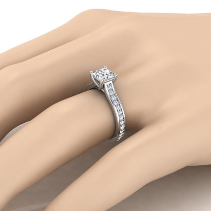ตัวเรือนแหวนหมั้นเพชร Celesta ทรงปริ๊นเซส ฝังปาเว่ ทองคำขาว 18K จาก RockHer