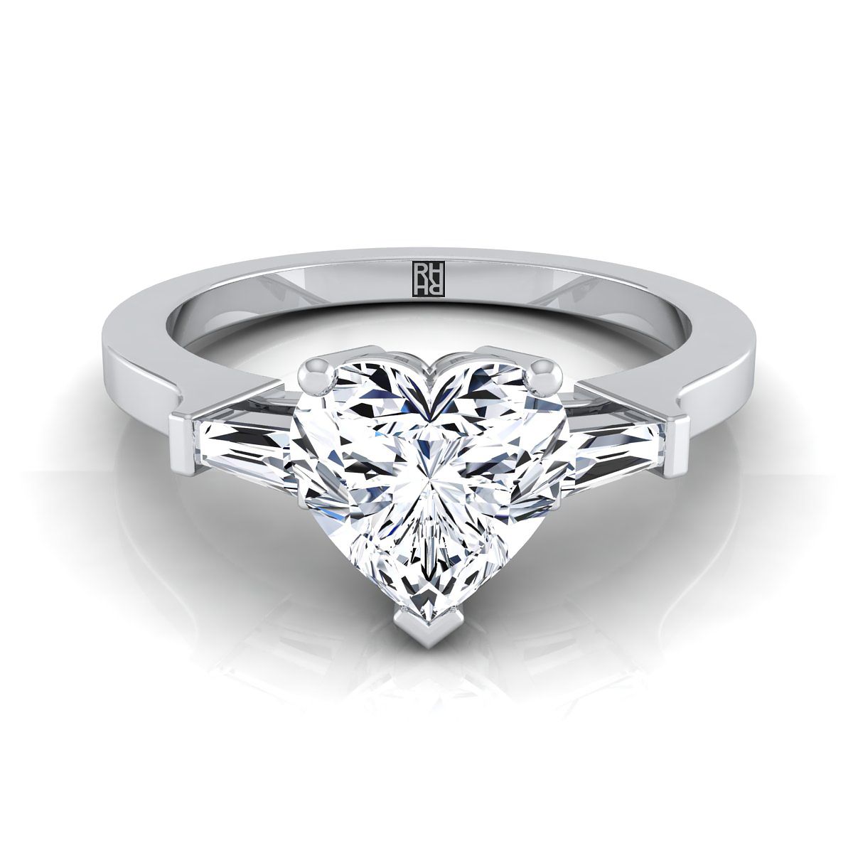 แหวนหมั้นประดับเพชรทรงหัวใจแพลทินัม พร้อมเพชรทรงบาแกตต์แบบเรียว - 1/4 กะรัตรวม