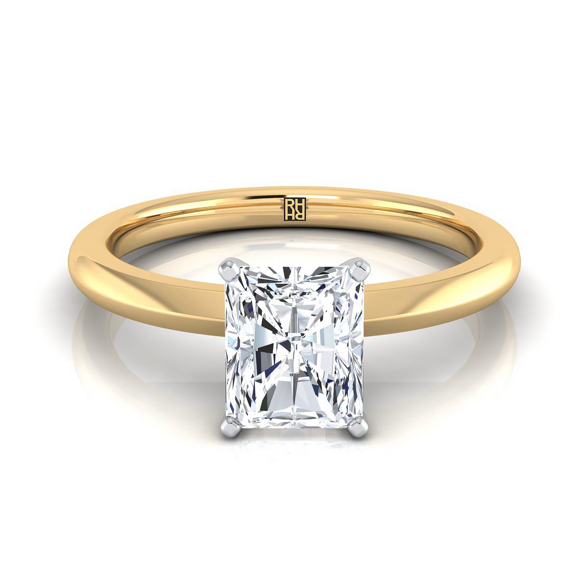 แหวนหมั้นเดี่ยวแบบมีดขอบเล็ก ตรงกลางเจียระไนแบบ Radiant จากทองคำเหลือง 18K