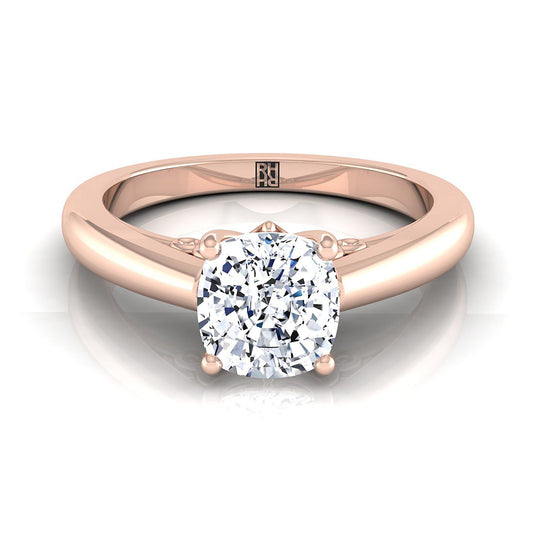 แหวนหมั้นเดี่ยวแบบสบายที่มีการออกแบบกรอบแบบคูชั่นในทองคำชมพู 14K