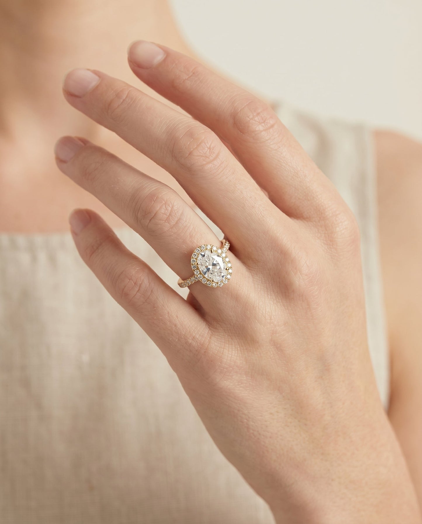 ตัวเรือนแหวนหมั้นประดับเพชรล้อมทรงรี Christina East West Pavé Halo โรสโกลด์ 18K