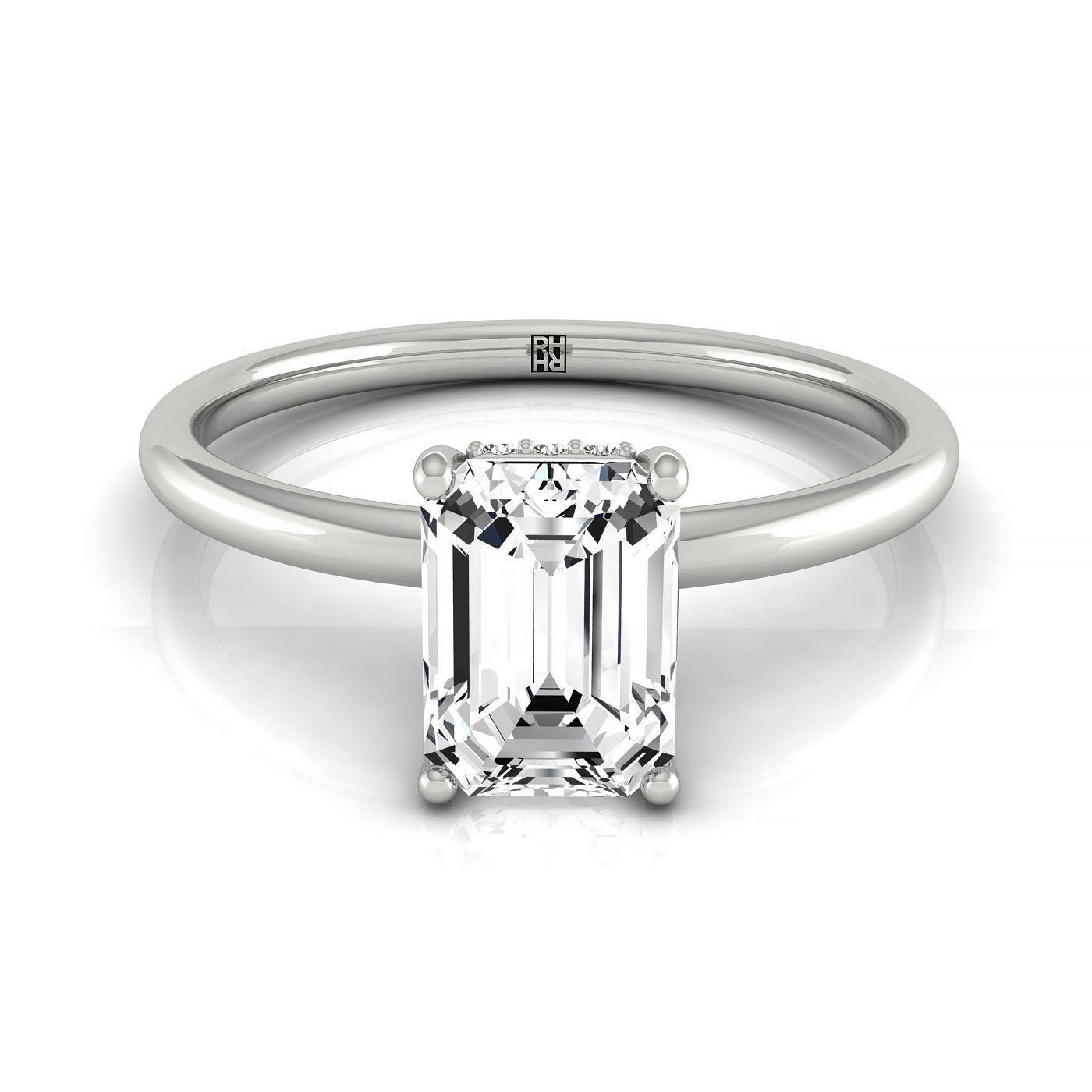 แหวนหมั้นมรกตเดี่ยว 18kw พร้อมฮาโลซ่อนด้านบนและเพชรรอบทรงกลม 16 กรง