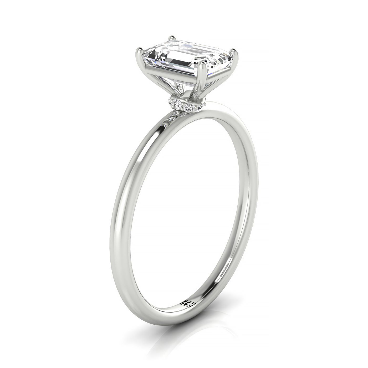 แหวนหมั้นเพชรเม็ดเดี่ยวแพลทินัมประดับมรกต พร้อมฮาโล่ซ่อนรูปโค้งด้านล่างและเพชรวงกลม 8 กรง