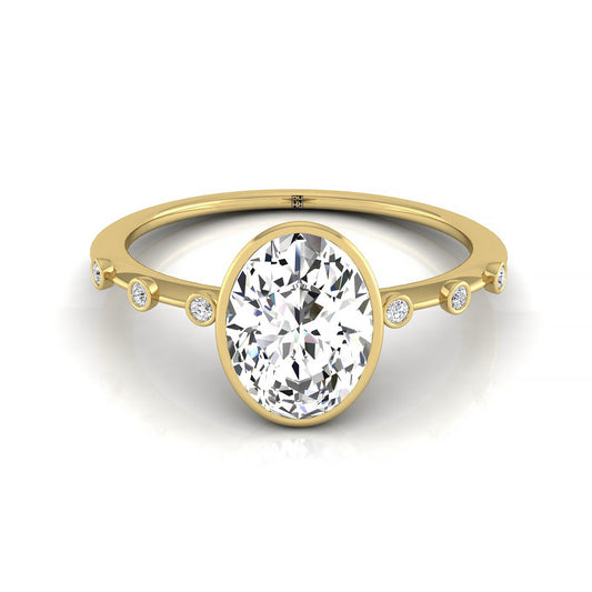 แหวนหมั้นรูปวงรีแบบตั้งเม็ดขอบ 14ky พร้อมเพชรรูปกลม 6 เม็ดบนวงแหวน