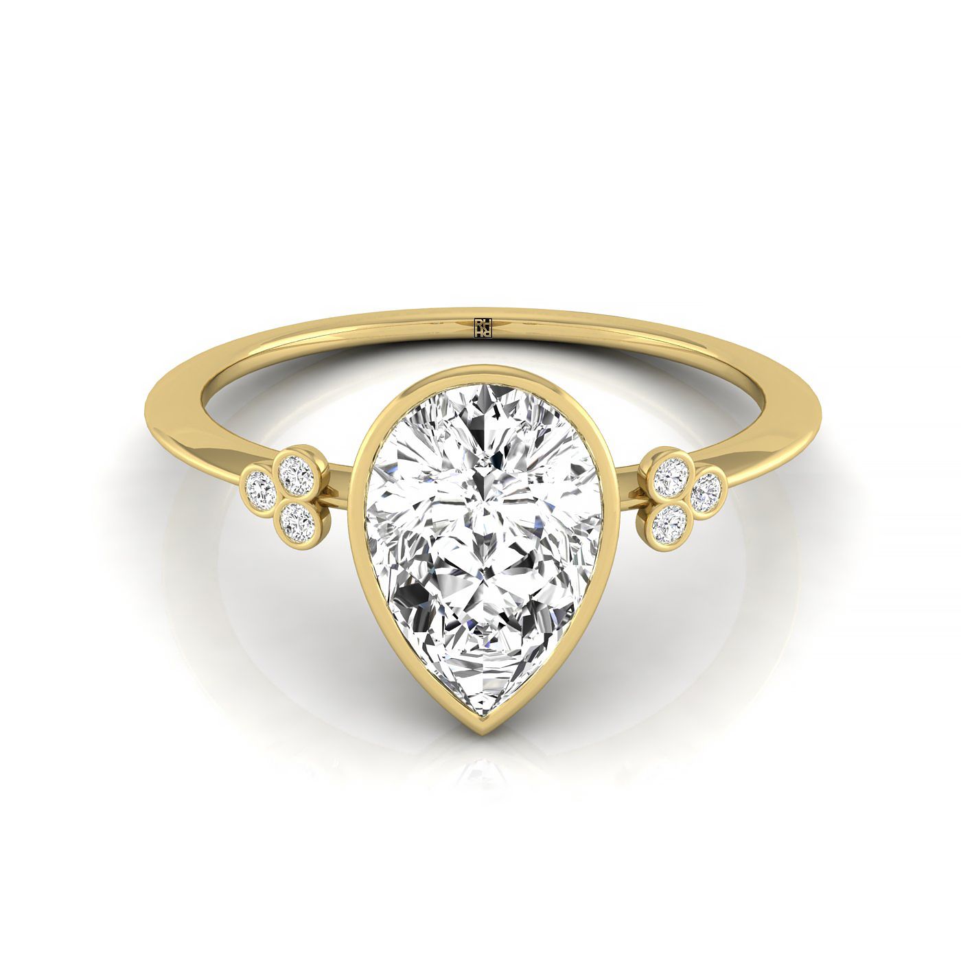 Clover Bezel Accent Solitaire Princess, in 18K Yellow Gold – front view | RockHer