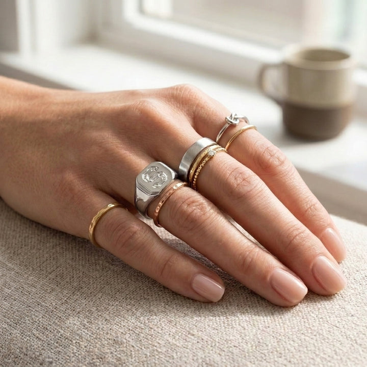 แหวนตราเพชรแล็บ ทรงหกเหลี่ยม ตัวเรือนทองคำขาว 14K จาก RockHer