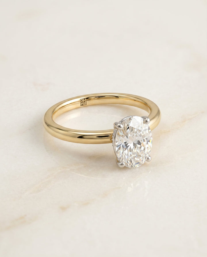 ตัวเรือนแหวนหมั้นเพชร Joni ทรงรี ทองคำเหลือง 18K จาก RockHer