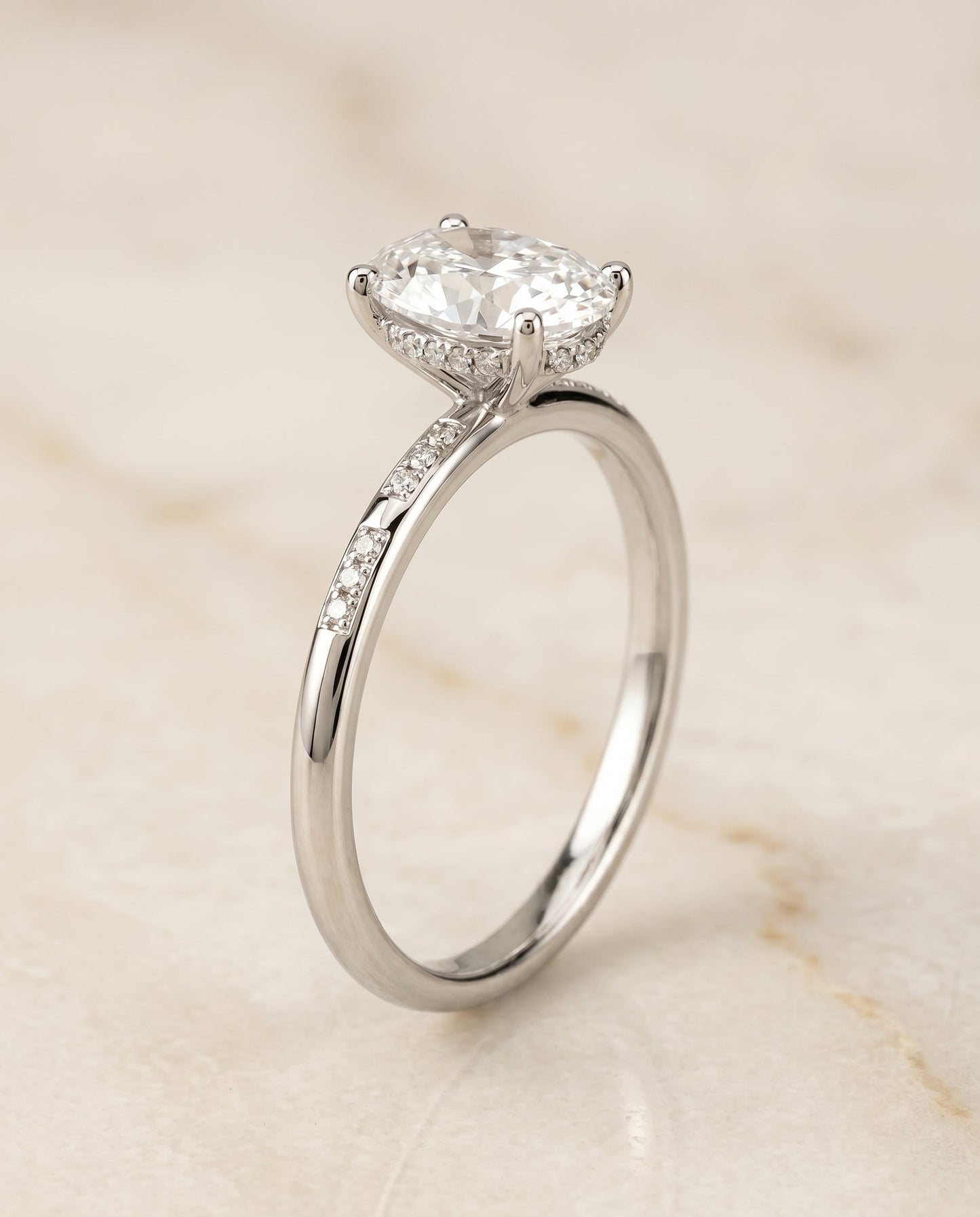 ตัวเรือนแหวนหมั้น Wanda Hidden Halo Solitaire สำหรับเพชรรูปไข่ ประดับด้วยแพลทินัม