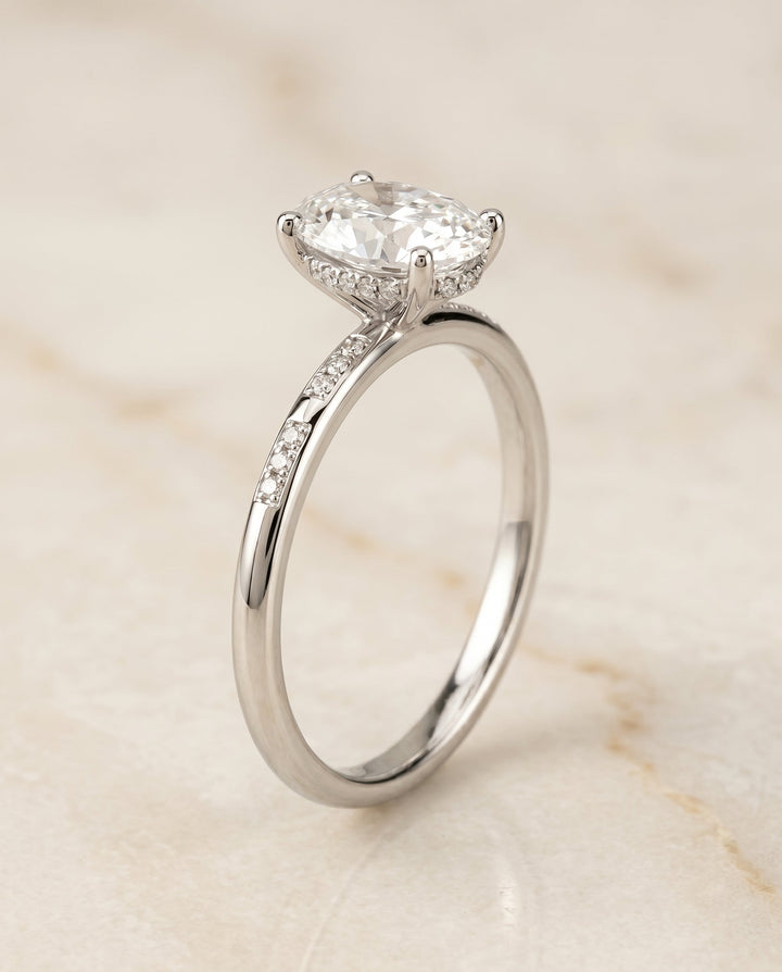 ตัวเรือนแหวนหมั้น Wanda Hidden Halo Solitaire สำหรับเพชรรูปไข่ ประดับด้วยแพลทินัม