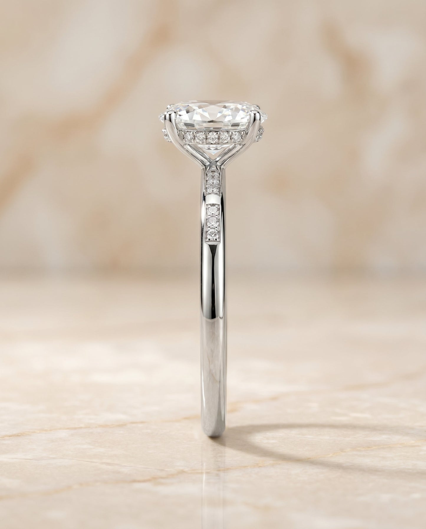ตัวเรือนแหวนหมั้น Wanda Hidden Halo Solitaire สำหรับเพชรรูปไข่ ประดับด้วยแพลทินัม