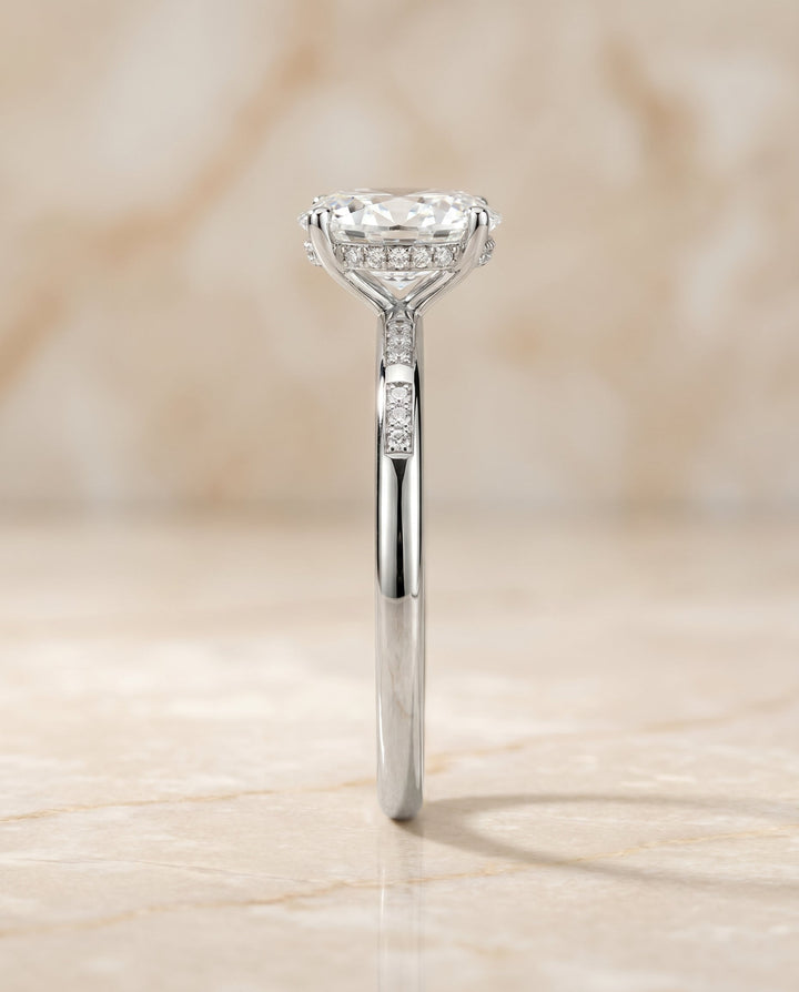 ตัวเรือนแหวนหมั้น Wanda Hidden Halo Solitaire สำหรับเพชรรูปไข่ ประดับด้วยแพลทินัม