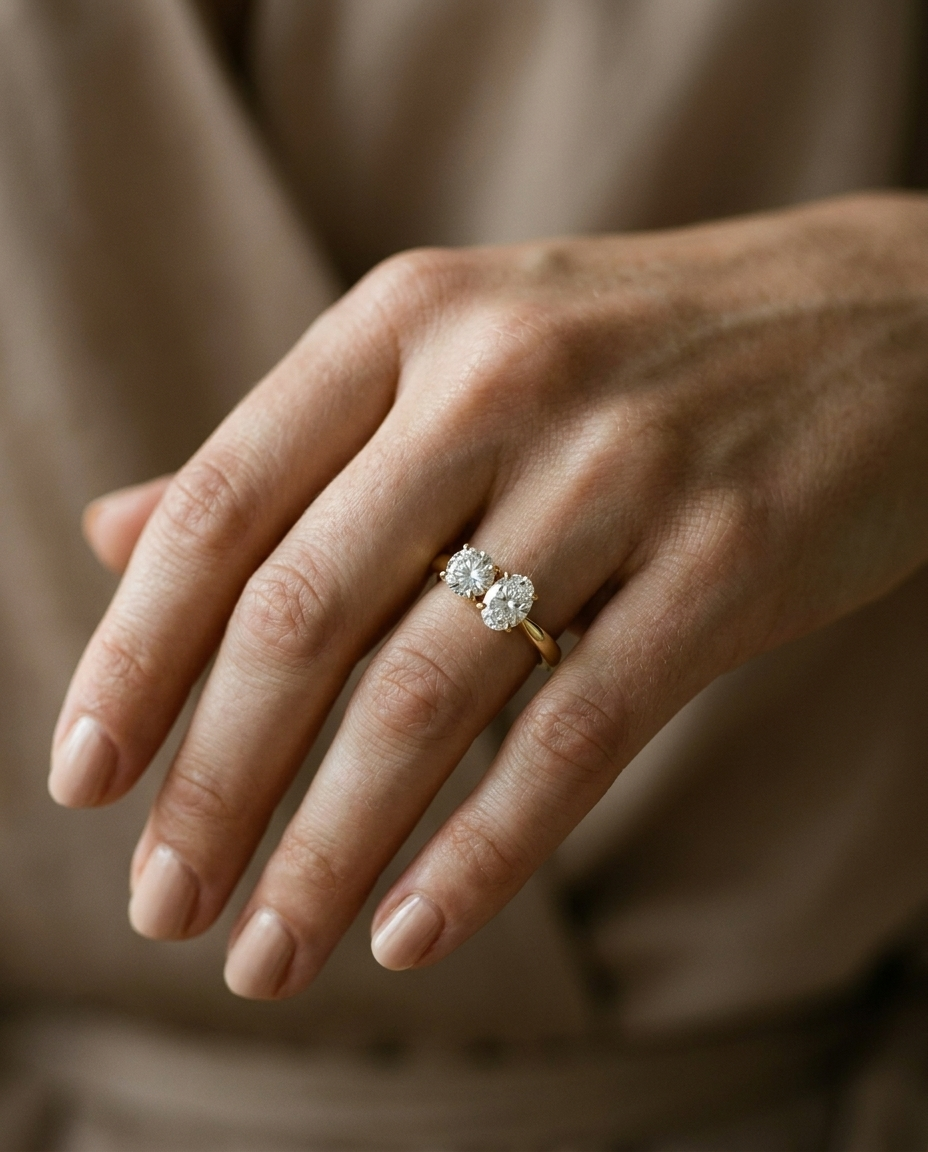 Jackie Toi et Moi Round & Oval Knife Edge Band Engagement Ring Setting - Ring on hand model