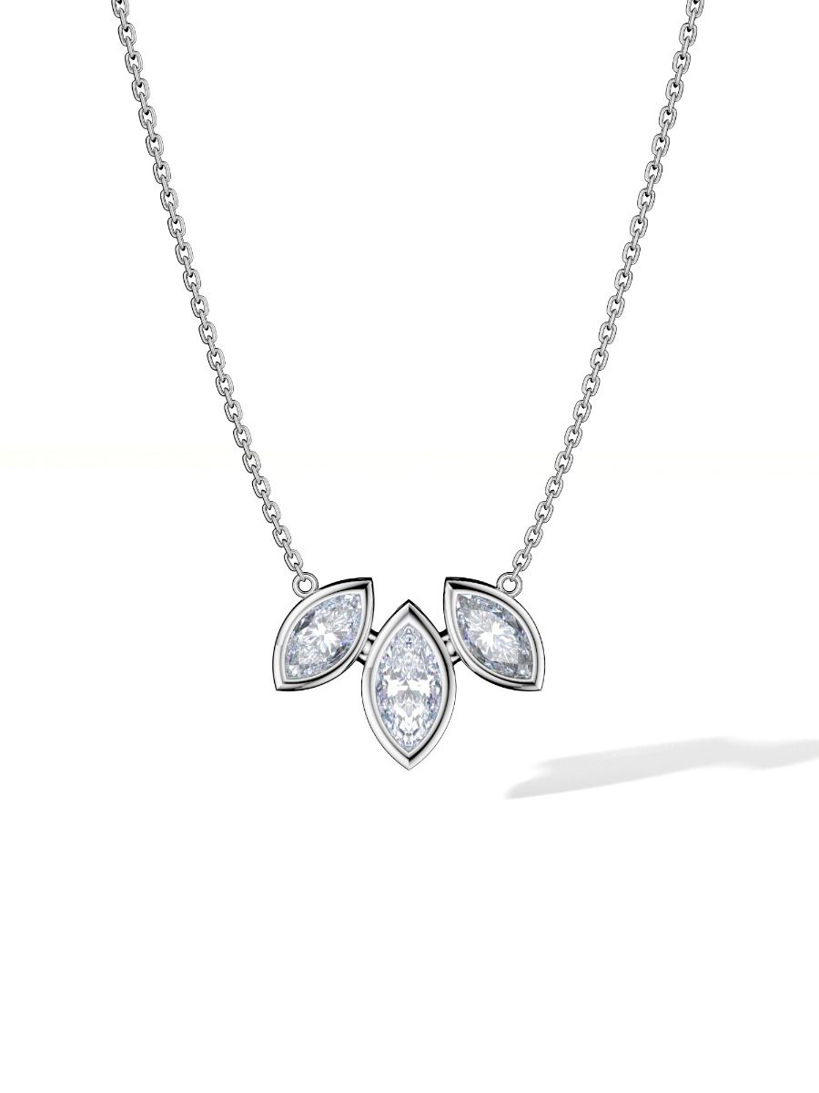 ROCKHER สร้อยคอจี้เงินสเตอร์ลิง .925 ประกอบด้วยหินคิวบิกเซอร์โคเนียสีขาวรูปมาร์คีส์สามเม็ดแบบขอบบาเซิล บนสายโซ่ยาว 18"