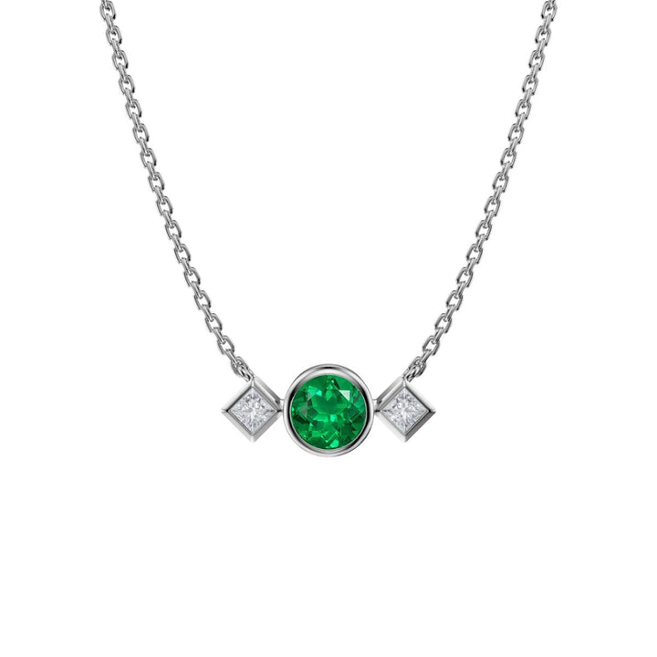 สร้อยคอจี้ประดับมรกตสังเคราะห์ทรงกลมและเพชรสังเคราะห์ทรงเจ้าหญิงแบบเซตขอบเงินสเตอร์ลิง .925 ROCKHER บนสายโซ่ 18"