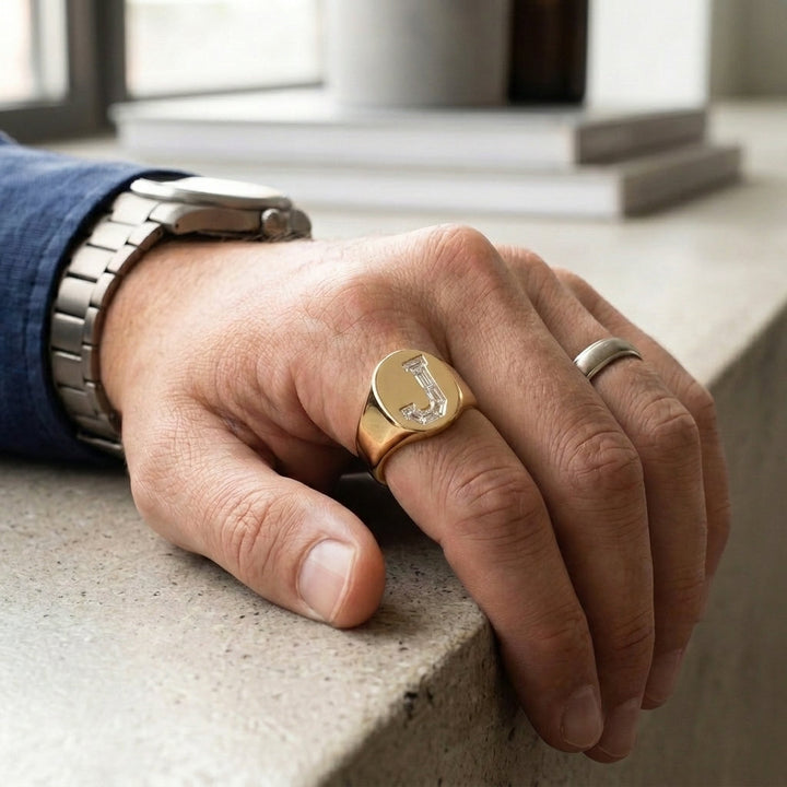 แหวนตราเพชรแล็บ ทรงรี ตัวเรือนทองคำเหลือง 14K จาก RockHer