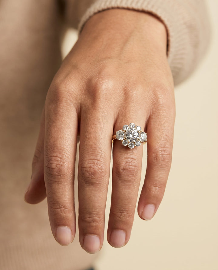 ตัวเรือนแหวนหมั้น Pamina สำหรับเพชรทรงกลม ทองคำ 18K