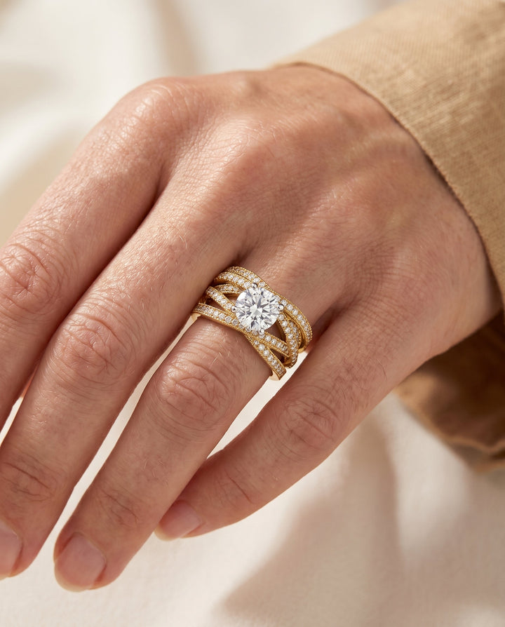 ตัวเรือนแหวนหมั้น Violetta สำหรับเพชรทรงกลม ตัวเรือนทอง 18K Yellow Gold