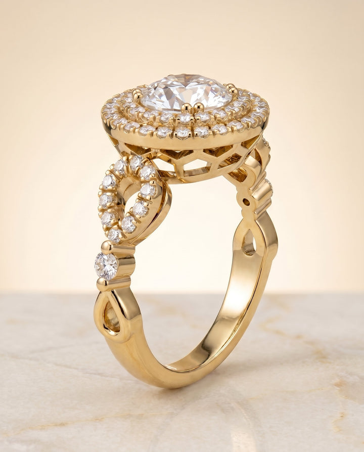 ตัวเรือนแหวนหมั้นเพชร Calypso ทรงกลม ฝังปาเว่ ทองคำเหลือง 18K จาก RockHer