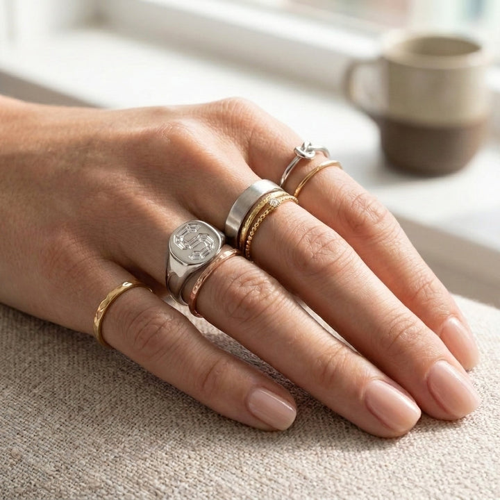 แหวนตราเพชรแล็บ ทรงรี ตัวเรือนทองคำขาว 14K จาก RockHer
