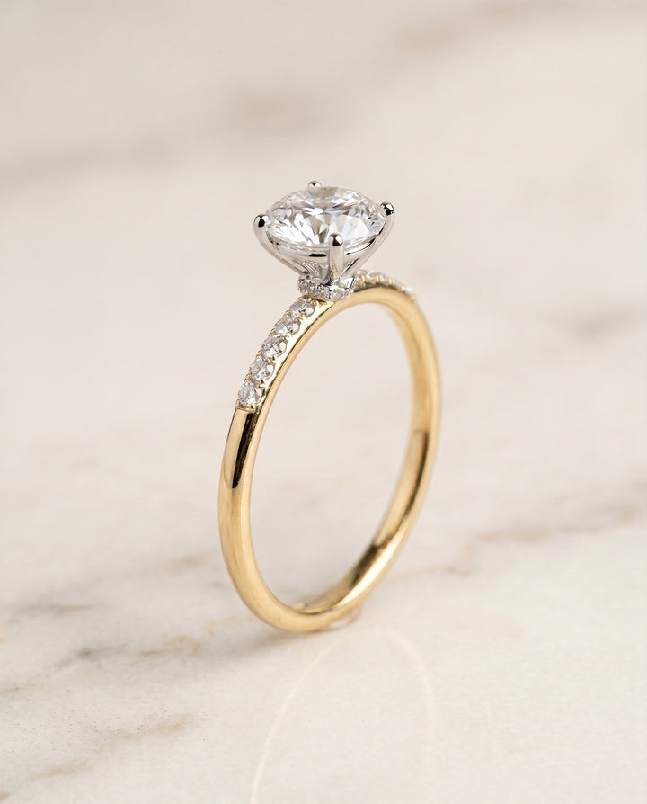 ตัวเรือนแหวนหมั้นเพชรเม็ดเดี่ยวรุ่น Cherie Hidden Halo สำหรับเพชรทรงกลม ตัวเรือนทอง 18K Yellow Gold
