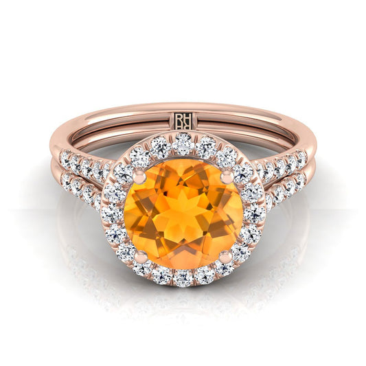 แหวนหมั้นทองคำชมพู 14K ทรงกลมเจียระไนแบบบริลเลียนต์ ฝรั่งเศสประดับเพชรแบบปาเว่ แยกช้างแหวนแบบฮาโล - 3/8ctw
