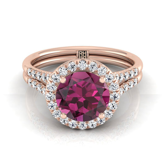 แหวนหมั้นทองคำชมพู 14K ทรงกลมเจียระไนแบบบริลเลียนต์ ฝรั่งเศสประดับเพชรแบบปาเว่ แยกช้างแหวนแบบฮาโล - 3/8ctw
