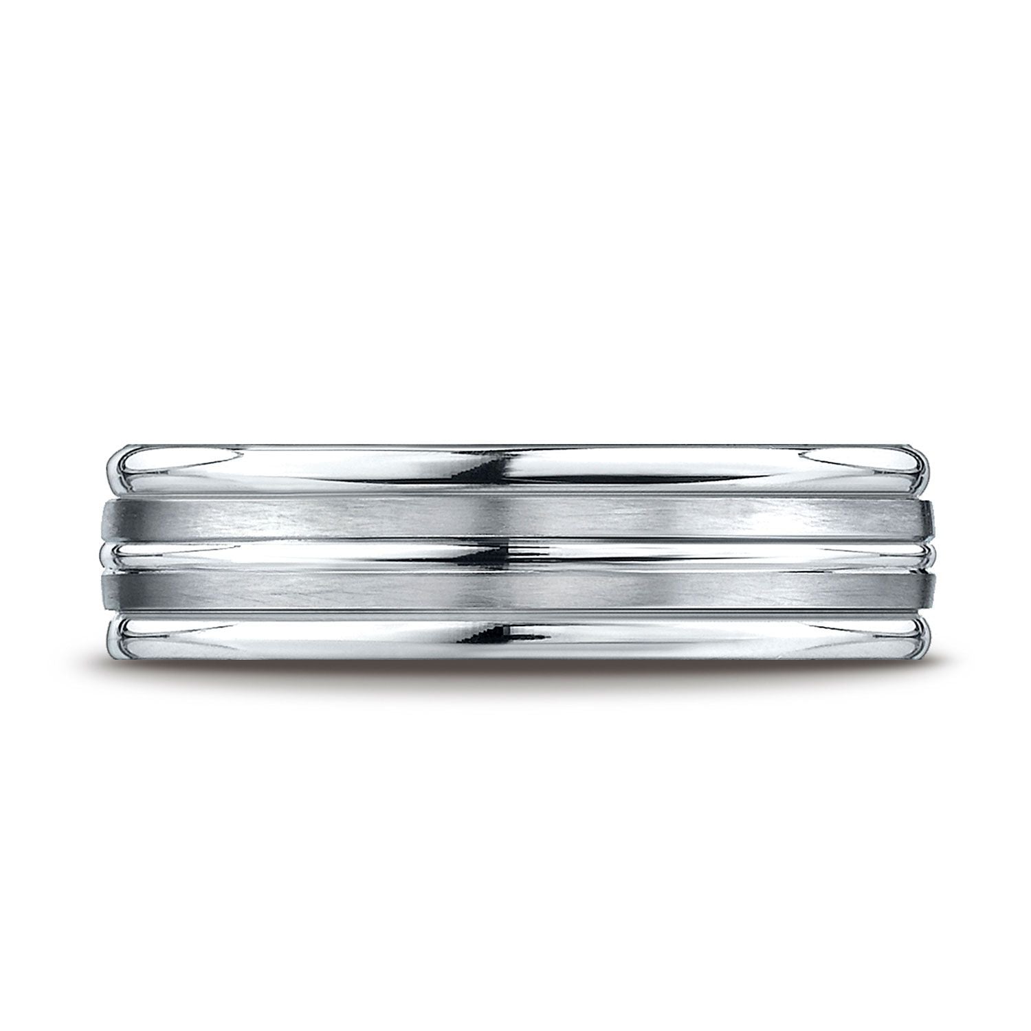 แพลตตินัม แหวนดีไซน์แกะสลักขอบกลมและแถบตรงกลางขัดมันสูง แบบสวมใส่สบาย ขนาด 6 มม. ผิวด้านซาติน