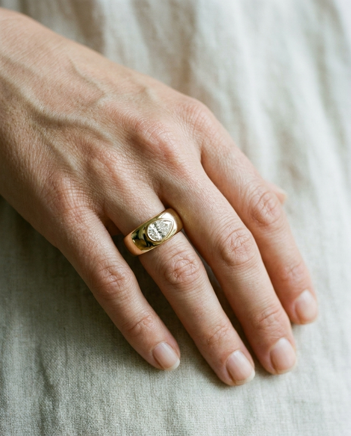 The Remi Select — Bezel-Set Cigar Band Briolette in 18K Yellow Gold