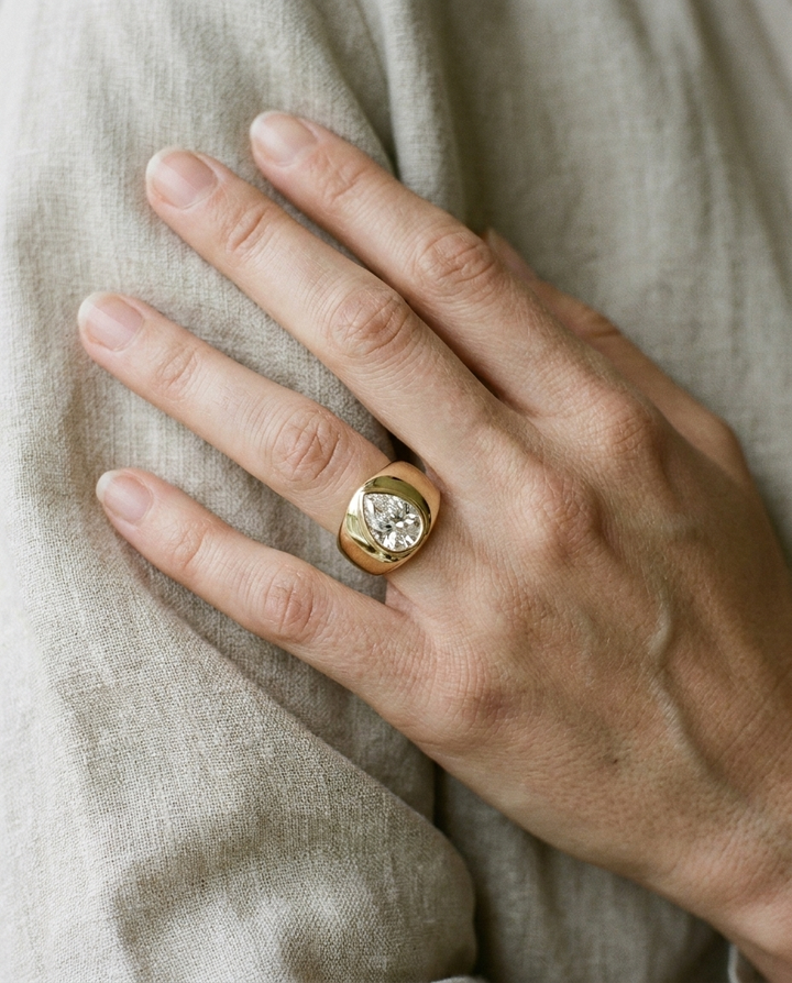 The Remi Select — Bezel-Set Cigar Band Briolette in 18K Yellow Gold