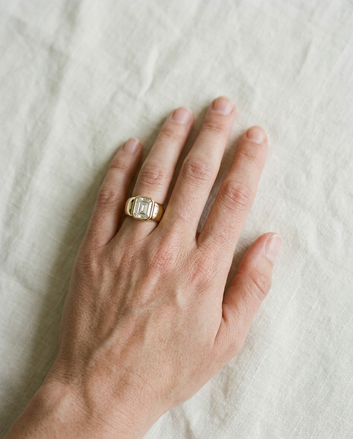 The Remi Select — Bezel-Set Cigar Band Emerald in 18K Yellow Gold