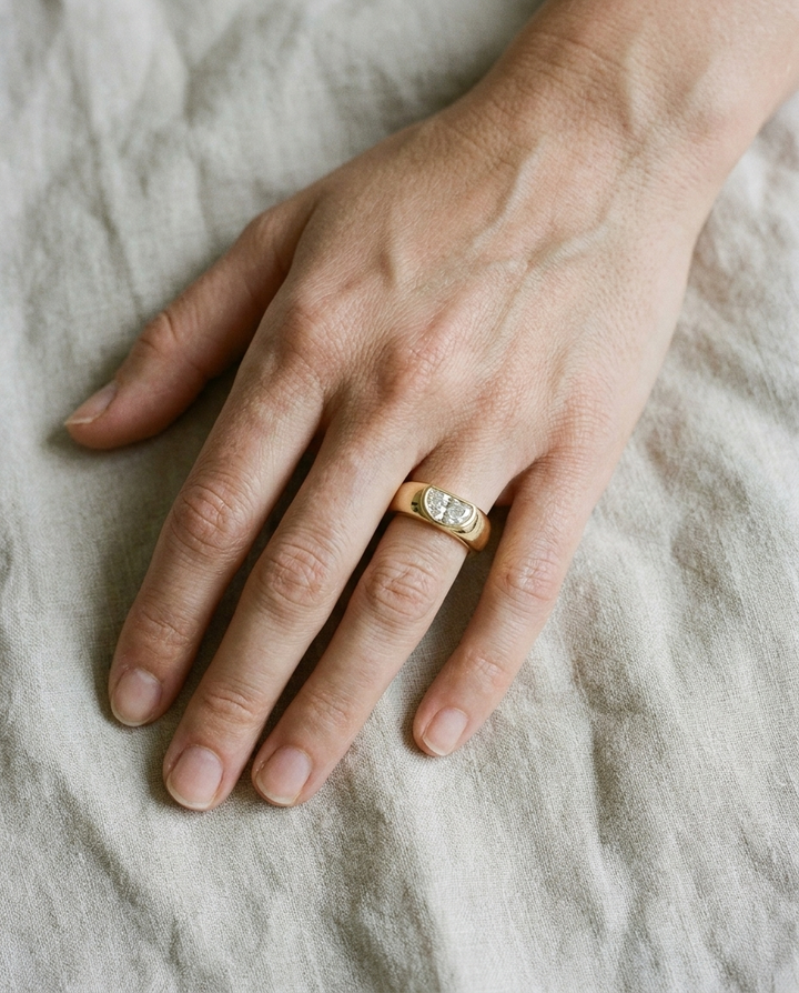 The Remi Select — Bezel-Set Cigar Band Half Cut in 18K Yellow Gold