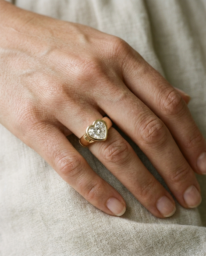 The Remi Select — Bezel-Set Cigar Band Heart in 18K Yellow Gold