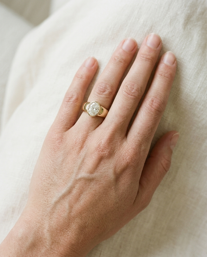 The Remi — Bezel-Set Cigar Band Oval in 18K Yellow Gold