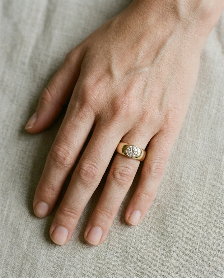 The Remi — Bezel-Set Cigar Band Round in 18K Yellow Gold