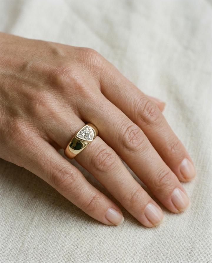 The Remi Select — Bezel-Set Cigar Band Trillion in 18K Yellow Gold