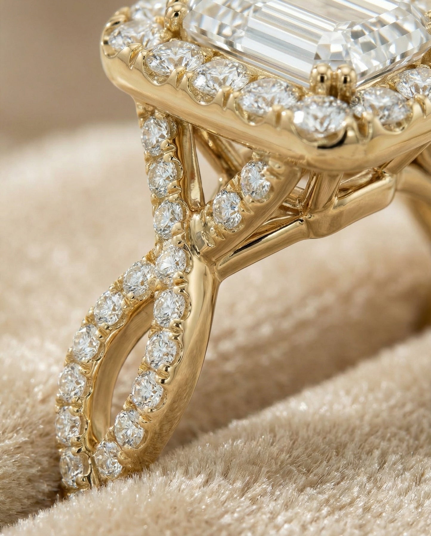 European Cut, Ribbon Twist Pavé Halo Emerald, in 18K Yellow Gold, pave setting – detail view | RockHer