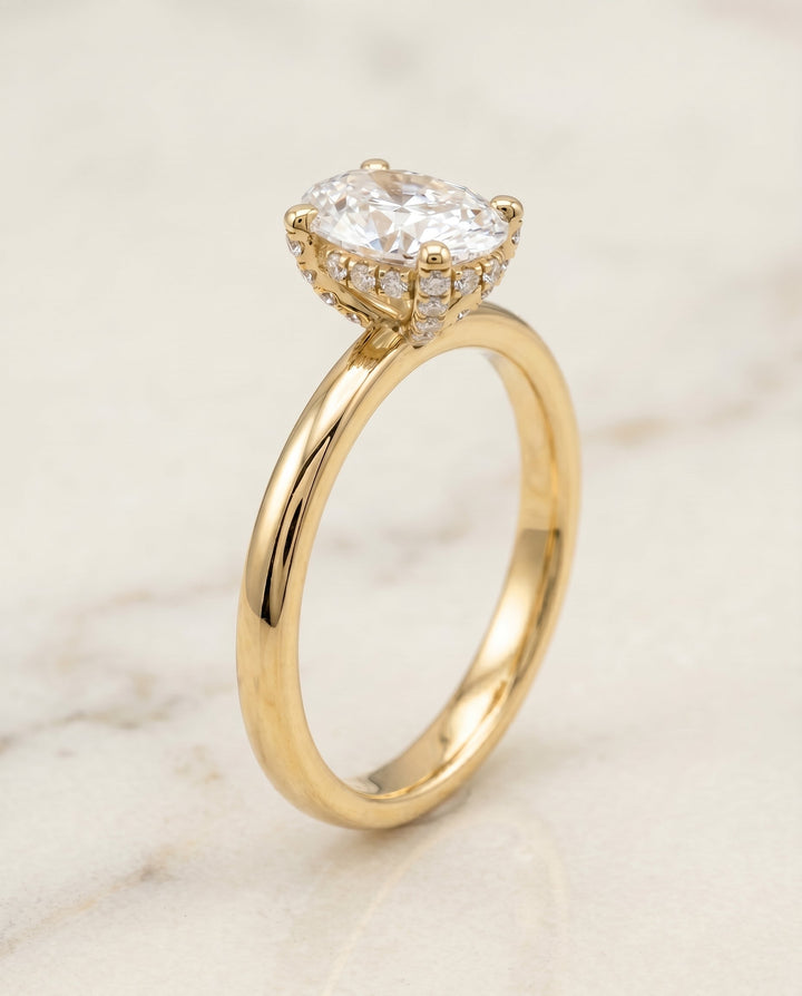 ตัวเรือนแหวนหมั้น Lana Pavé Halo สำหรับเพชรรูปไข่ ทองคำ 18K Yellow Gold