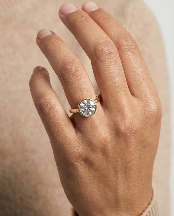 Duran Select Simple Bezel Solitaire in 18K Yellow Gold – view 3
