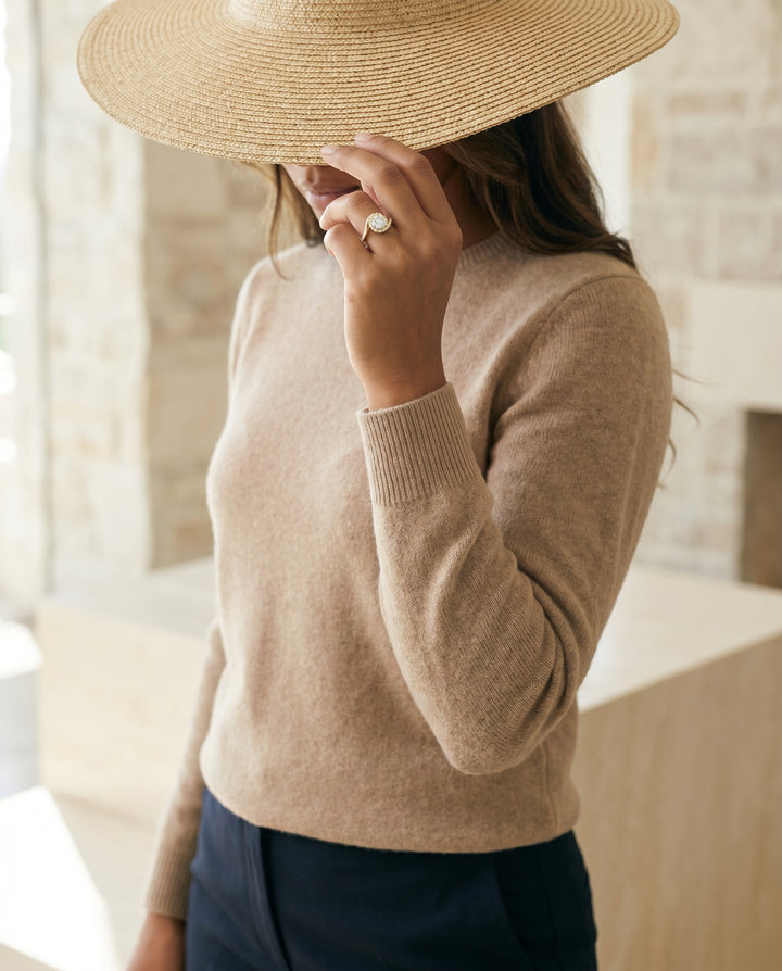 Round Brilliant, Swirl Twist Pavé Halo, in 18K Yellow Gold, pave setting – lifestyle shot | RockHer
