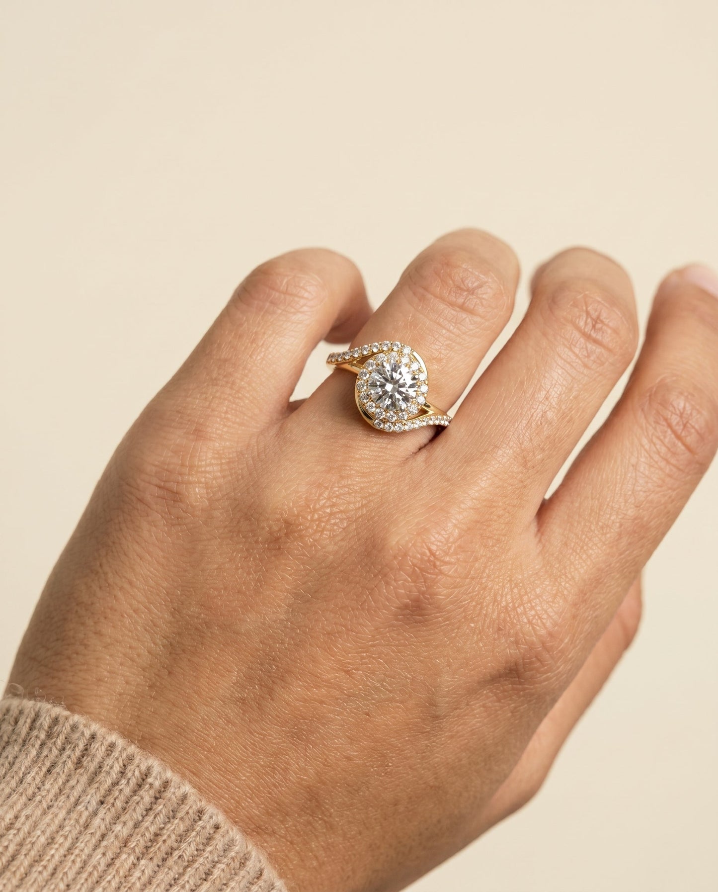 Round Brilliant, Swirl Twist Pavé Halo, in 18K Yellow Gold, pave setting – lifestyle shot | RockHer