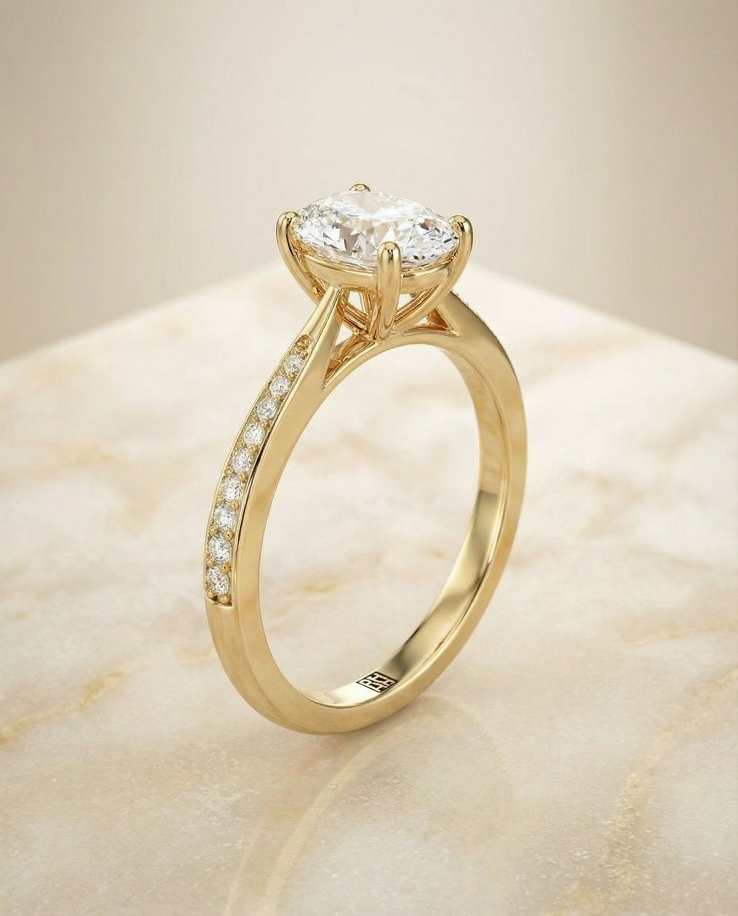 Tapered Pavé Oval, in 18K Yellow Gold, pave setting – side profile | RockHer