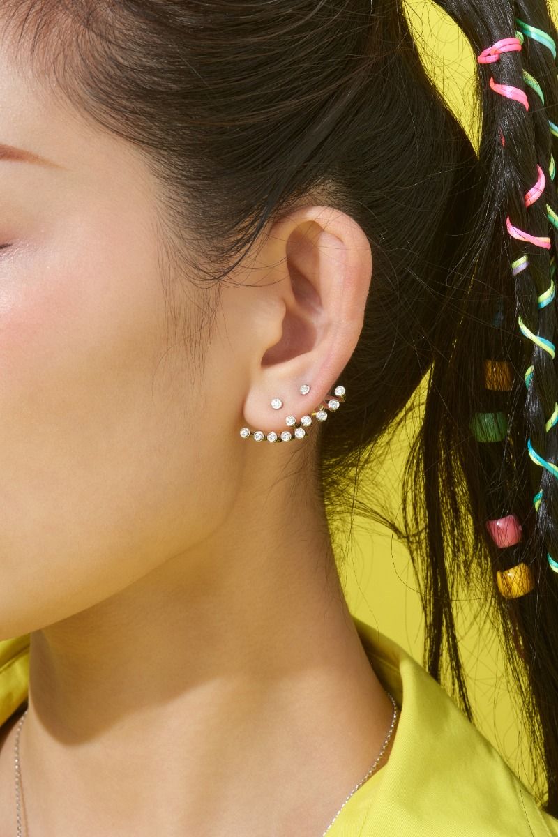 ROCKHER ต่างหูแจ็คเก็ตเจาะปรับขนาดได้ประดับด้วยลูกบาศก์ซิริโคนสีใสแบบหกเหลี่ยมกรอบเงินสเตอร์ลิง .925 พร้อมต่างหูสตัดคลาสสิก 4 ก้านที่เข้าชุดกัน