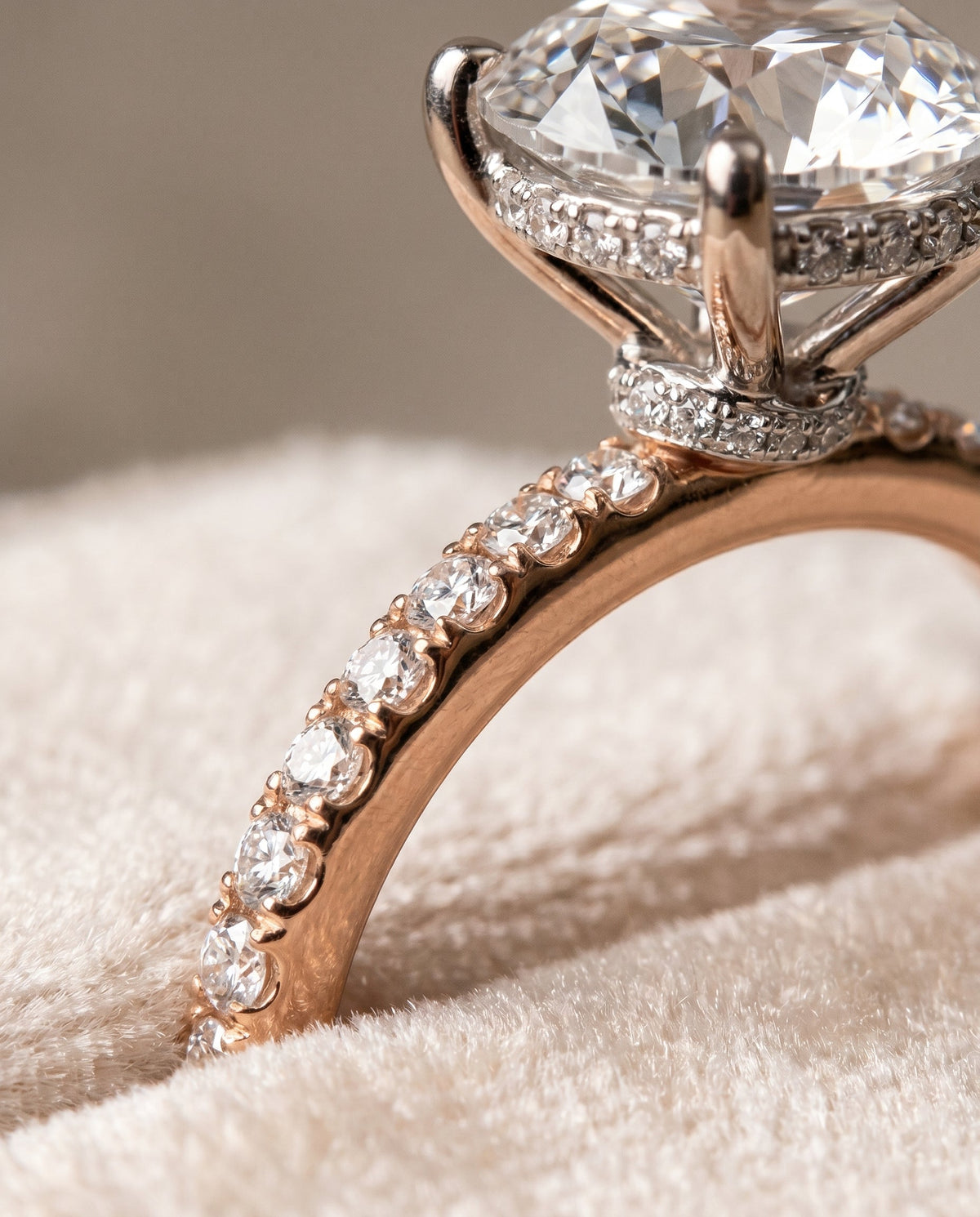 ตัวเรือนแหวนหมั้นเพชร Abbey ทรงกลม ทองคำชมพู 14K จาก RockHer