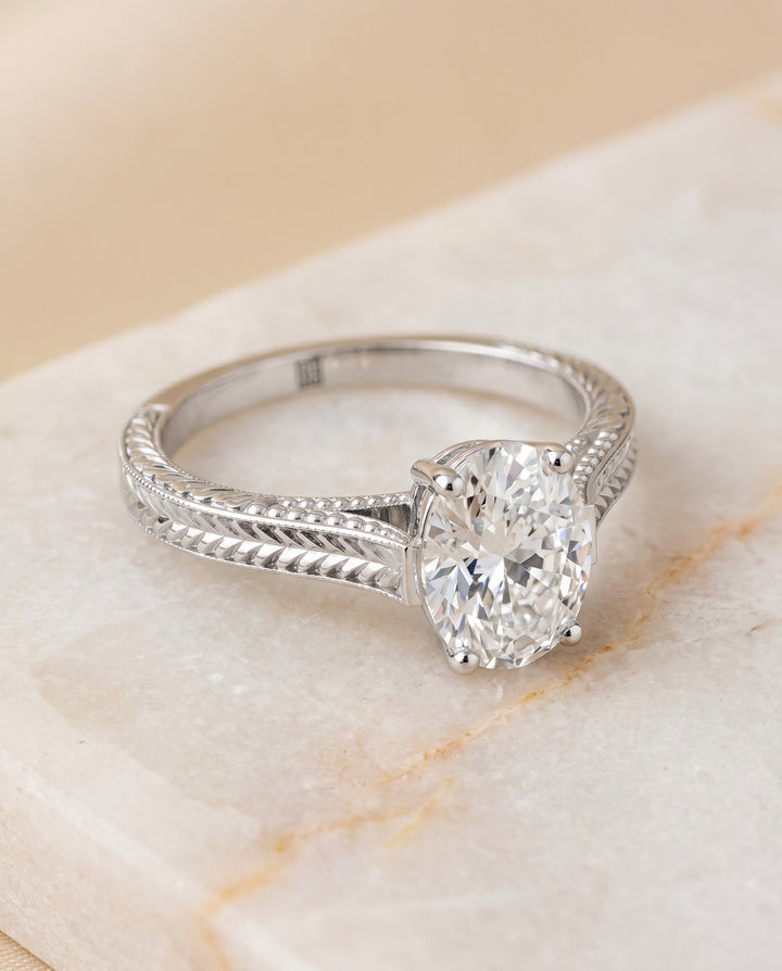 ตัวเรือนแหวนหมั้น Aida ทรงรี ฝังหนาม ทองคำขาว 18K จาก RockHer