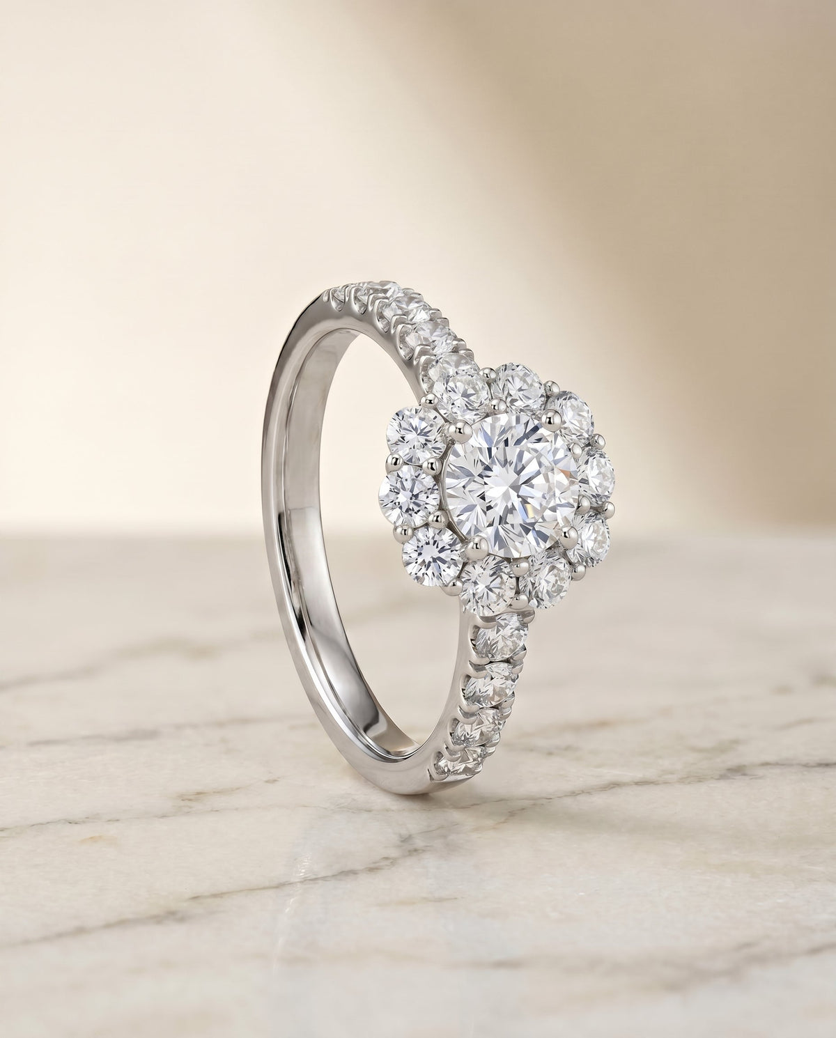 ตัวเรือนแหวนหมั้นเพชร Alannah ทรงคุชชั่น ฝังหนาม ทองคำขาว 18K จาก RockHer