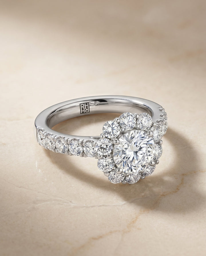ตัวเรือนแหวนหมั้นเพชร Alannah ทรงคุชชั่น ฝังหนาม ทองคำขาว 18K จาก RockHer