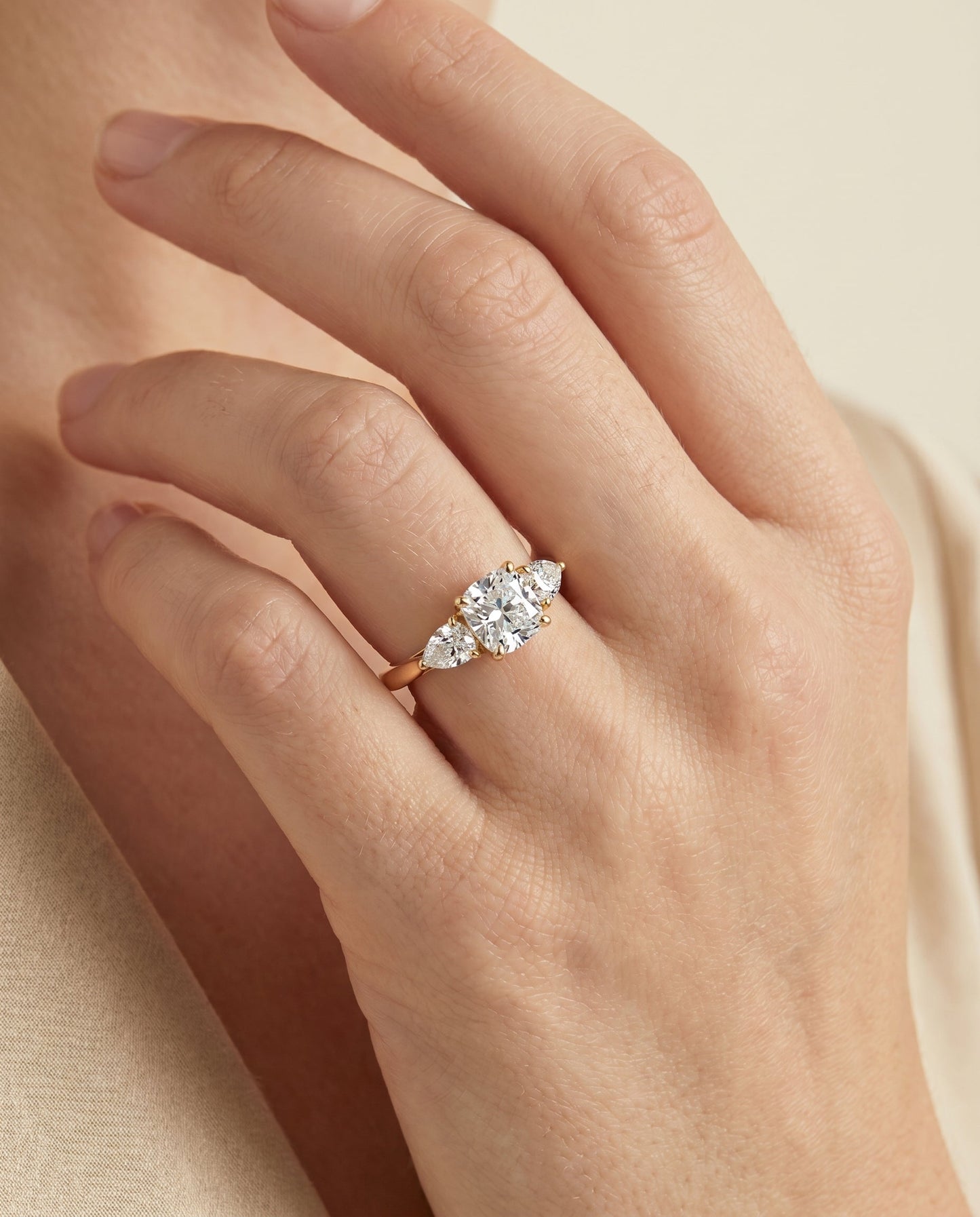แหวนหมั้นประดับเพชร Angelica Three Stone แบบ Cushion Cut ตัวเรือนทอง 18K